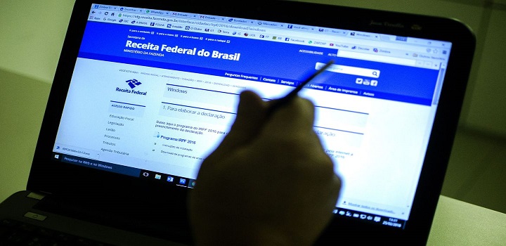 Consulta ao quinto e último lote de restituição do Imposto de Renda 2025 já está disponível. Cerca de 387 mil contribuintes receberão quase R$ 1 bilhão no final de setembro. Confira se você está na lista.
