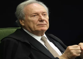 STF suspende vacinação prioritária para policiais e professores