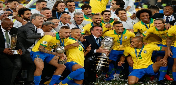 Especialista chama a atenção para os riscos de organizar um torneio continental em momento de nova piora da pandemia no país