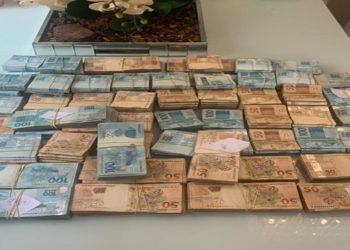 Objetivo é cumprido 12 mandados de busca e apreensão em endereços ligados a oito integrantes de uma organização criminosa de Itaperuna. Operação "Fim de Jogo" é realizada na manhã desta quarta-feira (5).
