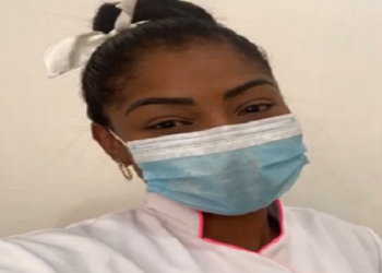 homem branco se recusou a receber a vacina contra a Covid-19 porque a voluntária que aplicaria o imunizante é negra.