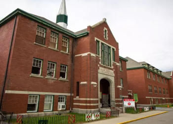 Restos mortais de crianças em escola no Canadá