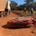 Carro esmagado por carreta em GO