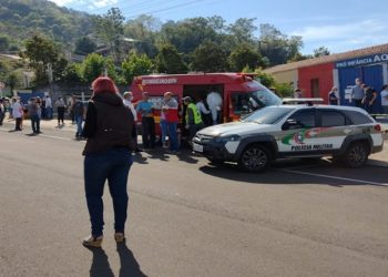 três crianças e uma professora morreram. em SC