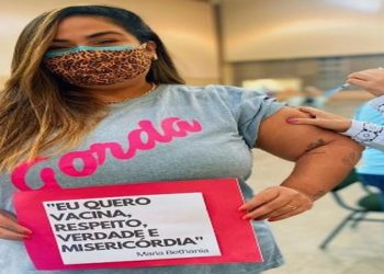 influenciadora digital cearense Carol Zacarias, 30 anos luta contra gordofobia