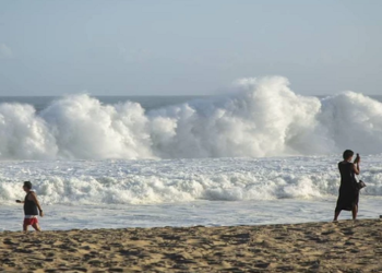 recomendações da prefeitura em situações de mar com ressaca é evitar o banho nessas áreas, bem como a prática de esportes no mar e a pesca, inclusive profissional