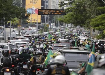 'Temos de agradecer à nossa direita', diz Bolsonaro no fim de 'motociata' no Rio