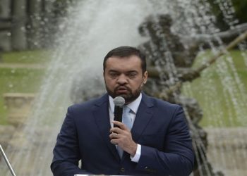 Cláudio Castro, tomou posse hoje (1º) como governador efetivo do estado.