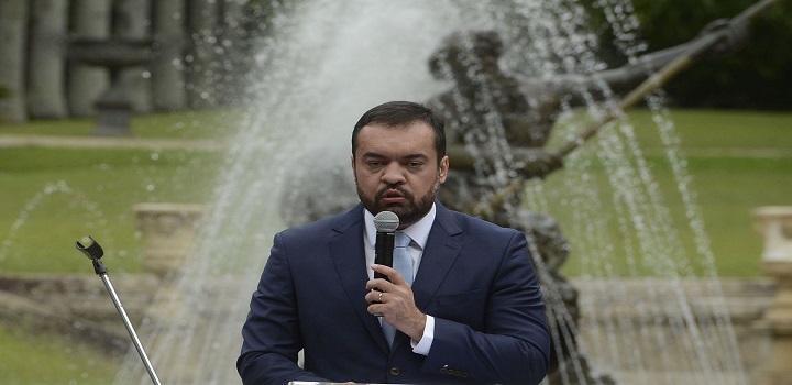 Cláudio Castro, tomou posse hoje (1º) como governador efetivo do estado.