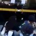 policial armado com fuzil atacou a tiros mulheres que participavam de uma manifestação