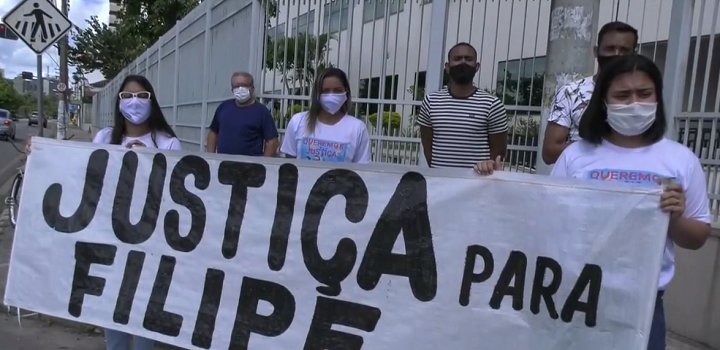 Atropelamento de Filipe Bueno: Manifestação aconteceu na manhã desta terça-feira (4). Polícia informou que processo será enviado para o Ministério Público ainda nesta terça.