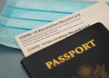 Junto com a pandemia surge uma nova categoria de viagem: o turismo da vacina. Você partiria para outro país para se imunizar contra a Covid-19?