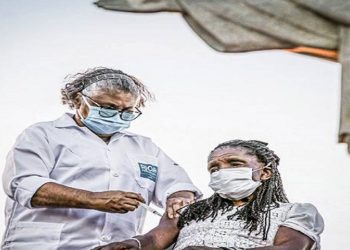 vACINA CONTRA A COVID NO RJ: Decisão foi pactuada com as Secretarias Municipais de Saúde com o objetivo de uniformizar as ações de imunização em todo o Estado