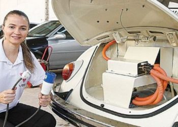 engenheira eletricista Aline Gonçalves Santos, moradora de Vila Velha (ES), conseguiu equipar um Fusca de 1971 com motor elétrico.