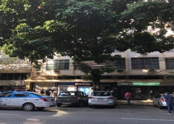 garota foi levada em estado grave para o Hospital Souza Aguiar.