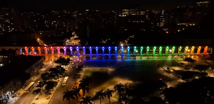 Arcos da Lapa receberam as cores da bandeira do Orgulho LGBTQIA+
