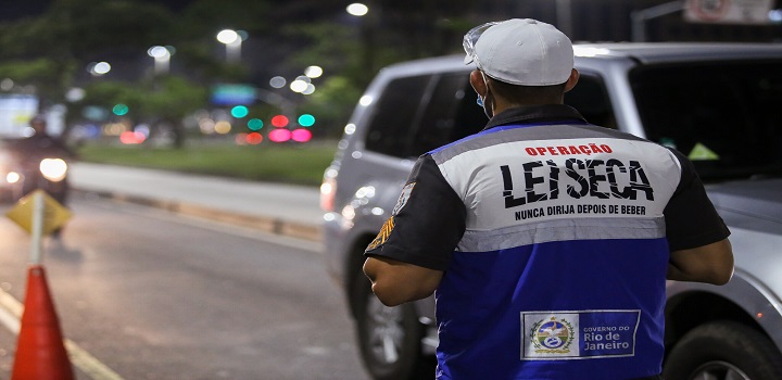 lei Seca retira motoristas das ruas