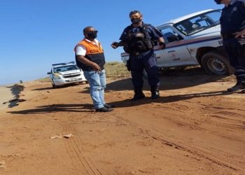 Ressaca destrói parte de estrada que liga a praia de Farol de São Thomé a São João da Barra,