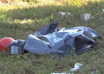 Idoso é colocado em saco plástico após ser considerado morto, mas se mexe