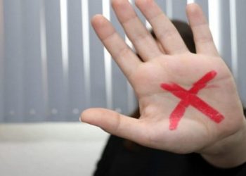 Campanha sinal vermelho alerta para violencia domestica na pandemia