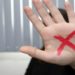 Campanha sinal vermelho alerta para violencia domestica na pandemia