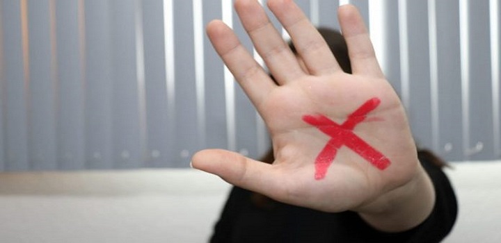 Campanha sinal vermelho alerta para violencia domestica na pandemia