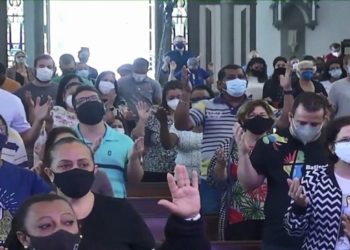 Padre morre de Covid-19 no ES e velório tem caixão aberto e aglomeração