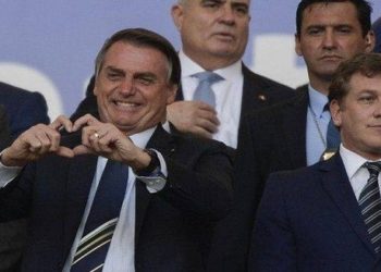 presidente Jair Bolsonaro confirmou nesta terça-feira (1º), durante solenidade no Ministério da Saúde, que o Brasil será a sede da Copa América.