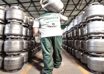 Botijão de 13 kg sobe antes mesmo de valer ajuste da Petrobras