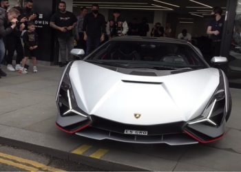 um brasileiro radicado em Londres (Inglaterra) comprou a primeira unidade do Lamborghini Sián.