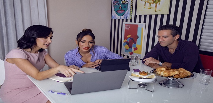 Anitta e Nubank: Banco digital vê cantora como exemplo de empreendedorismo pela construção de carreira internacional