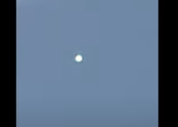 casal de youtubers velejadores capturou imagens de um suposto extraterrestre brilhante