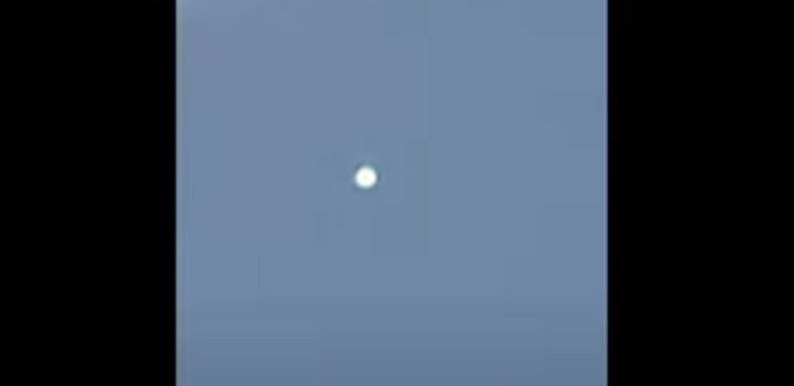 casal de youtubers velejadores capturou imagens de um suposto extraterrestre brilhante