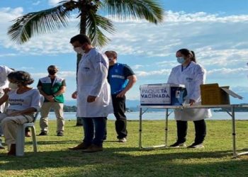 Paqueta vacina populaçao contra Covid