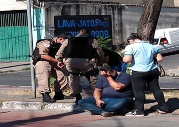 Policial militar mata cachorro a tiros em rua de BH