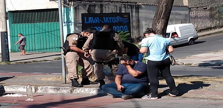 Policial militar mata cachorro a tiros em rua de BH