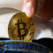 Dados do blockchain mostram que, na noite de segunda-feira, 13, um investidor fez uma enorme movimentação na rede do bitcoin pagando quase nenhuma taxa pela operação.
