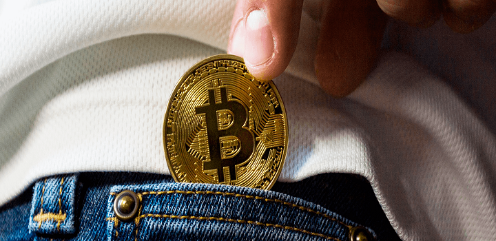 Dados do blockchain mostram que, na noite de segunda-feira, 13, um investidor fez uma enorme movimentação na rede do bitcoin pagando quase nenhuma taxa pela operação.