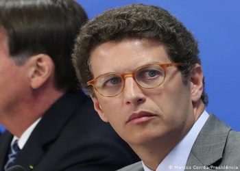 Ao longo de sua gestão, Salles foi acusado de improbidade administrativa pelo MPF e criticado por tentativas de "passar a boiada"