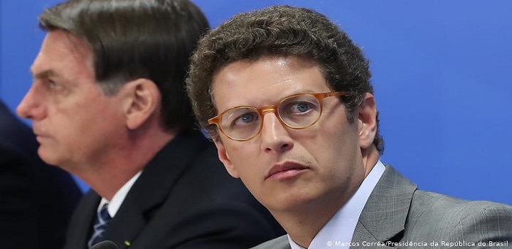 Ao longo de sua gestão, Salles foi acusado de improbidade administrativa pelo MPF e criticado por tentativas de "passar a boiada"