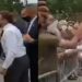 presidente francês Emmanuel Macron levou um tapa na cara na terça-feira (8)