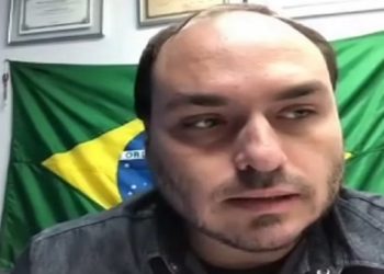 MP denuncia 7 por esquema de 'rachadinha' no gabinete do vereador Carlos Bolsonaro
