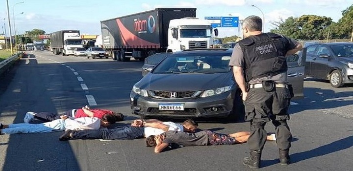Quadrilha foi surpreendida na Rodovia Presidente Dutra com chave de fenda e alicate de pressão