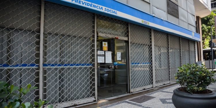 Aposentados e pensionista devem ficar atentos ao prazo da prova de vida