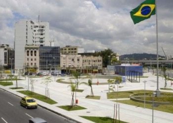 Policial mata cachorro de malabarista no RJ