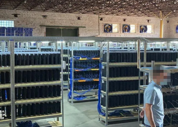 mineradora clandestina de criptomoedas na Ucrânia com 3,8 miil playstation 4