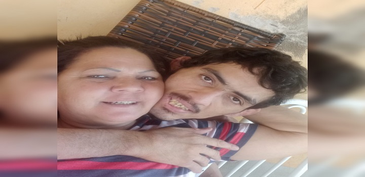 André Padilha e a mãe, Marisa Padilha, moradores de Fernandópolis (SP), lutam para conseguir tratamento — Foto: Arquivo Pessoal