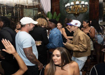 Anitta aparece em foto de Justin Bieber