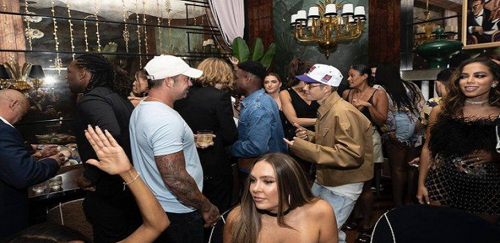 Anitta aparece em foto de Justin Bieber