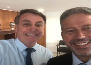Jair Bolsonaro ligou ontem para Arthur Lira e disse que queria se licenciar